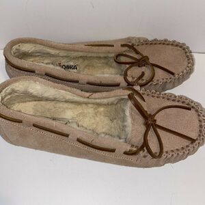 Minnetonka Slippers Moccasin Women’s Size 8 Light